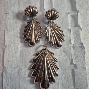 Silver dropping earring and pendant